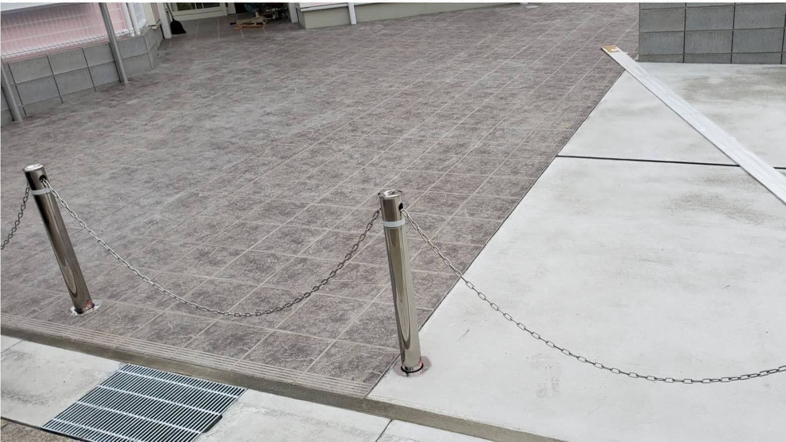 駐車場ポール設置 名古屋市守山区 | 名古屋市守山区でエクステリア工事ならイズ美