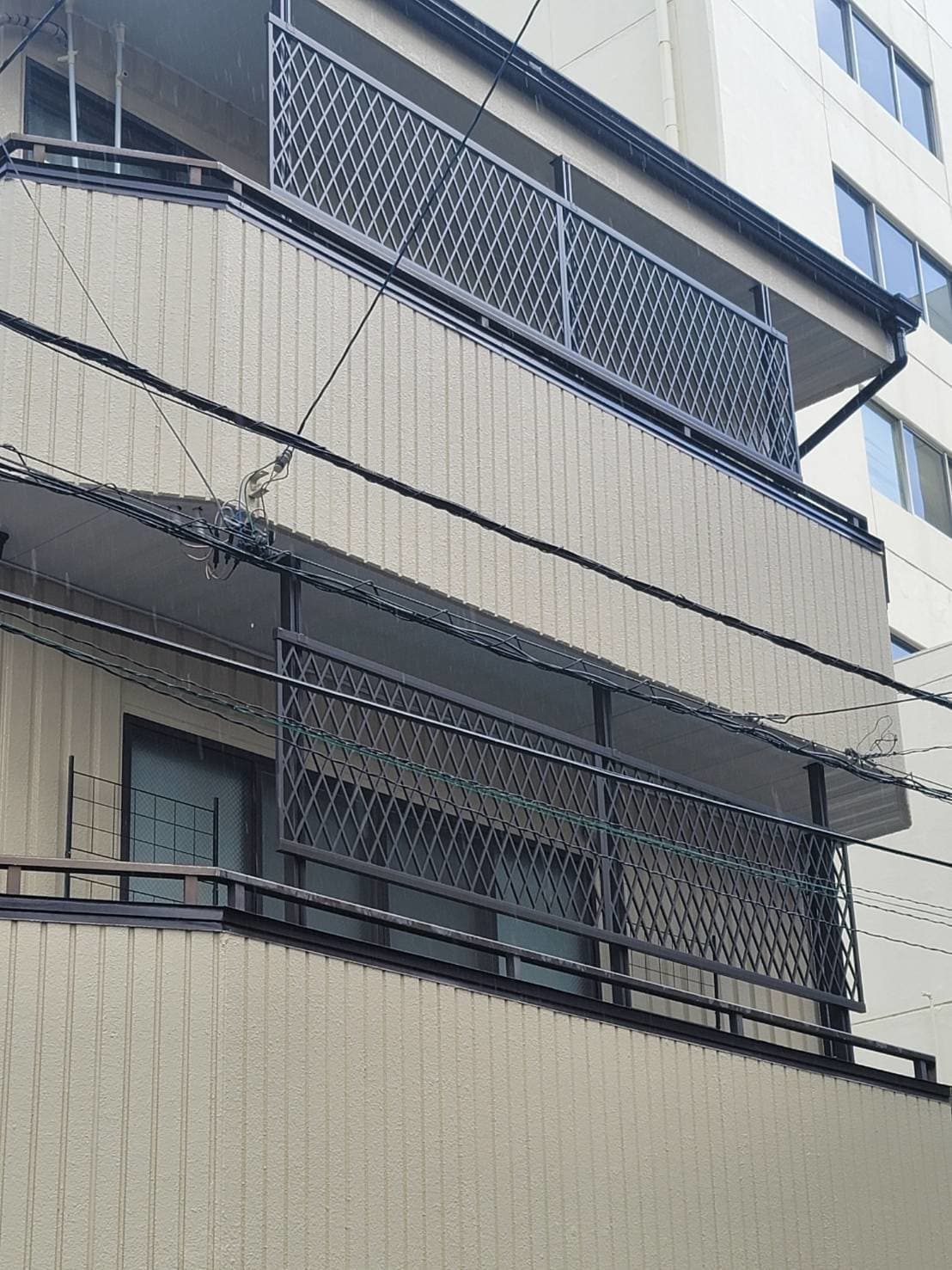 ベランダ転落防止冊設置 | 名古屋市守山区のエクステリア工事ならイズ美