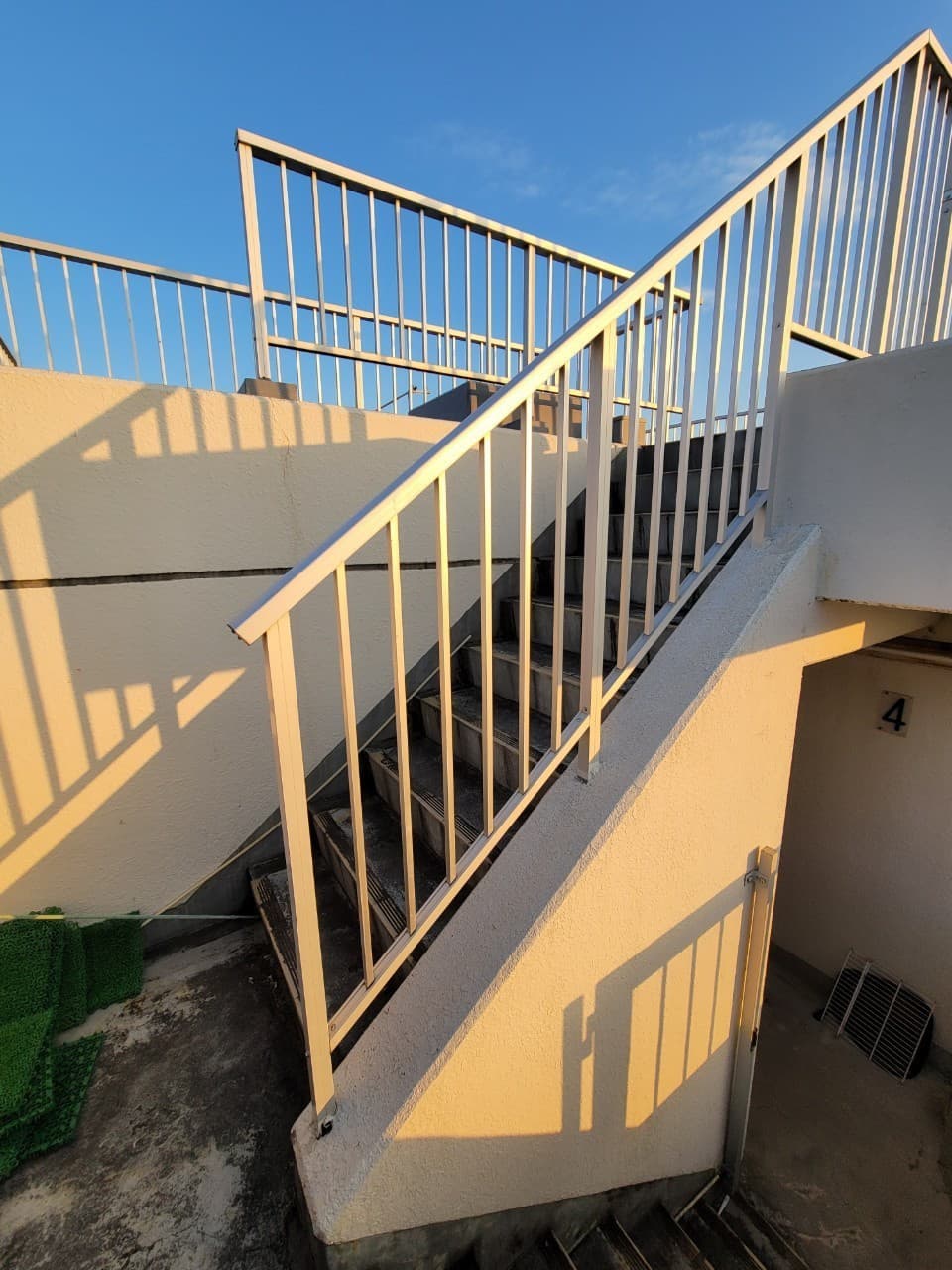 屋上階段手すり設置 | 名古屋市守山区のエクステリア工事ならイズ美