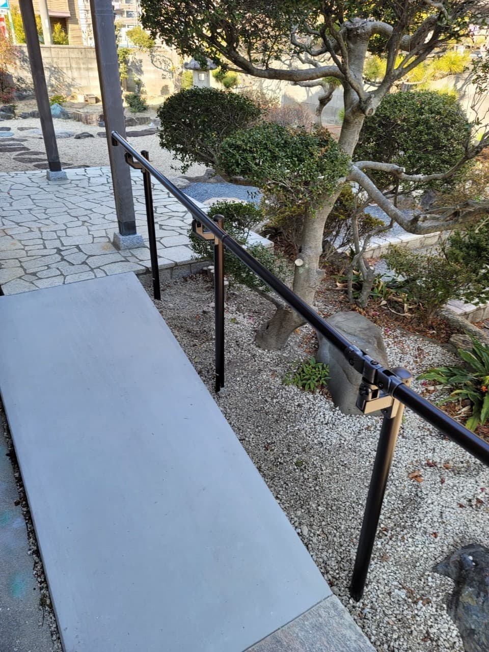 スロープ手すり設置 | 名古屋市守山区のエクステリア工事ならイズ美